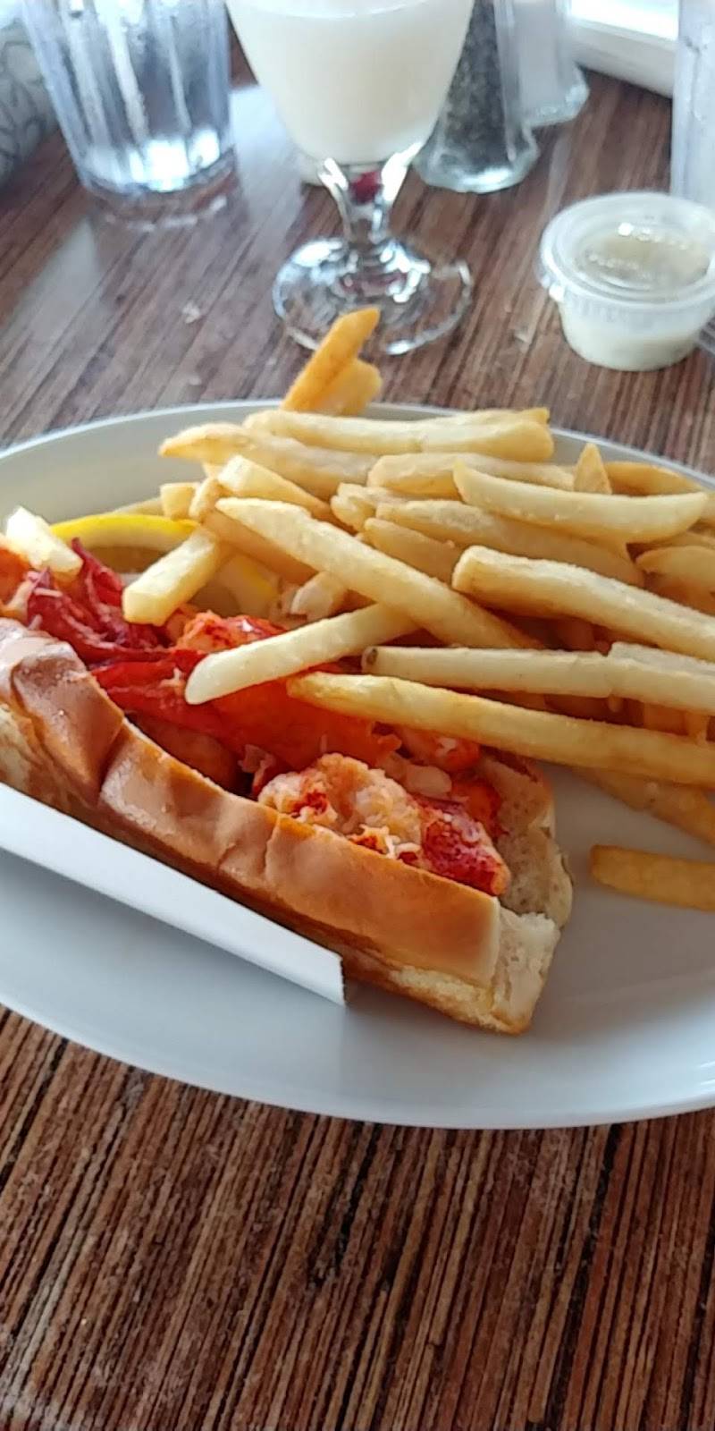 Sandpiper Restaurant | restaurant | 161 Cosey Beach Ave, East Haven, CT 06512, USA | 2034697544 OR +1 203-469-7544