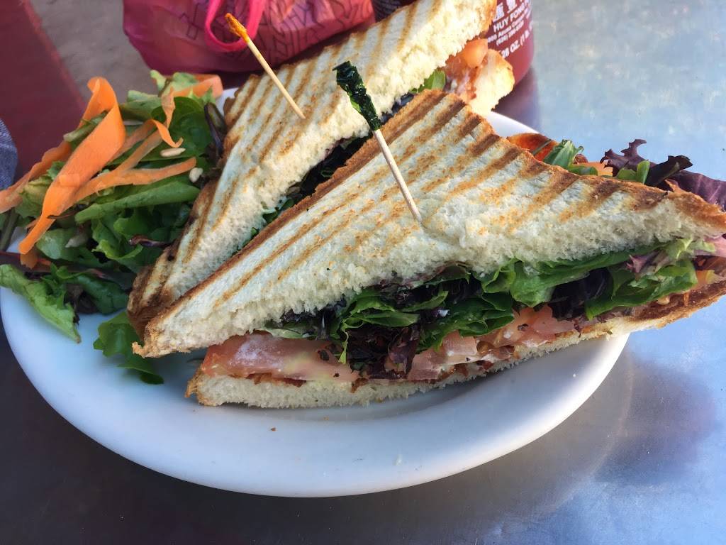 Dee Spot | cafe | 1108, 1195 65th St, Emeryville, CA 94608, USA | 5108797026 OR +1 510-879-7026