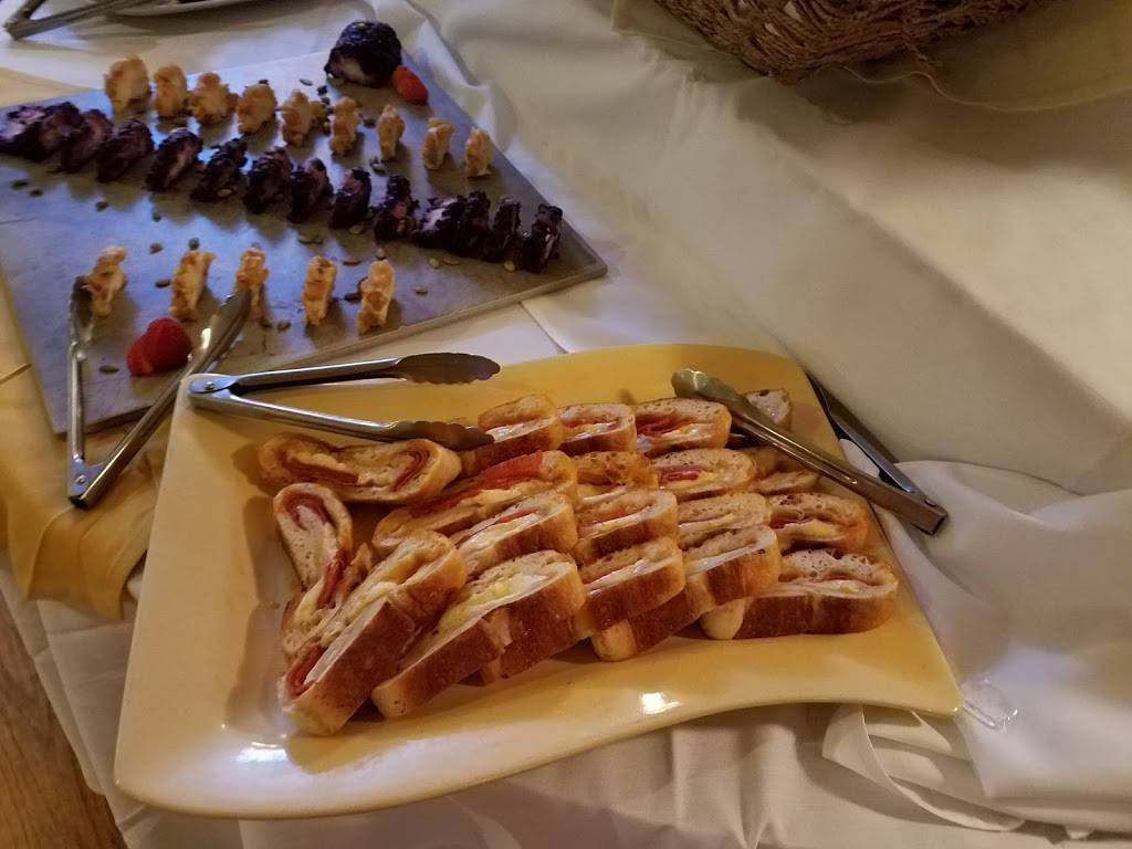 Anthonys of Guilford | restaurant | 2392 Boston Post Rd, Guilford, CT 06437, USA | 2035334259 OR +1 203-533-4259