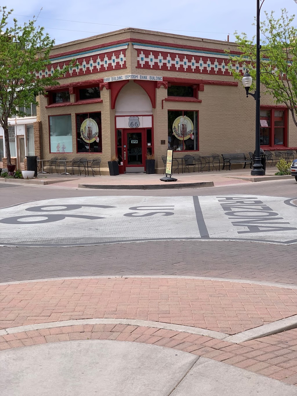 Bojos Grill & Sports Club | restaurant | 117 W 2nd St, Winslow, AZ 86047, USA | 9282890616 OR +1 928-289-0616