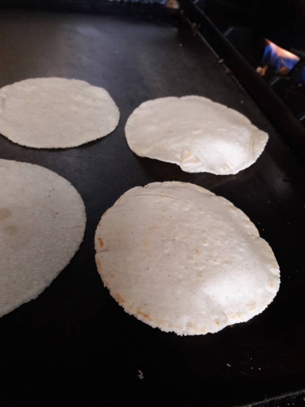 Flores King Burrito | restaurant | 2140 E Brundage Ln, Bakersfield, CA 93307, USA | 6613642776 OR +1 661-364-2776