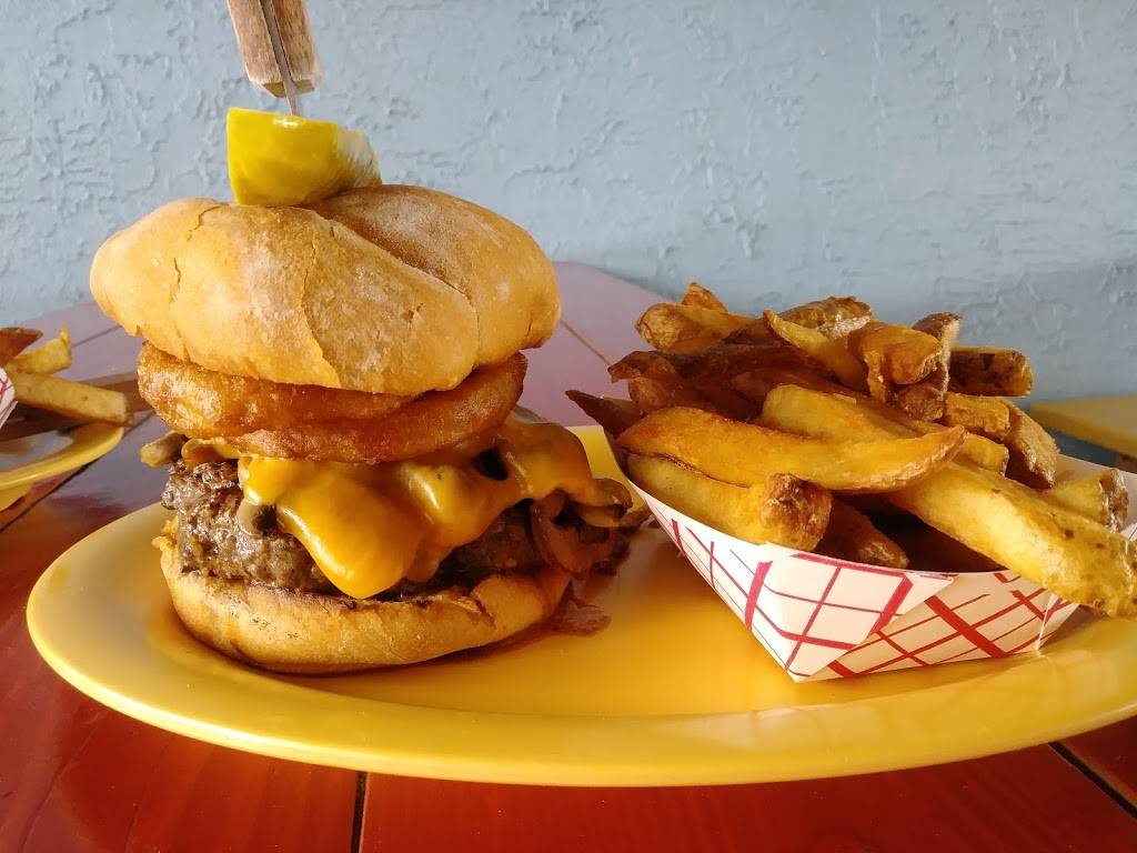 Jennas Breezeway | restaurant | 20 N Brevard Ave, Cocoa Beach, FL 32931, USA | 3217844240 OR +1 321-784-4240