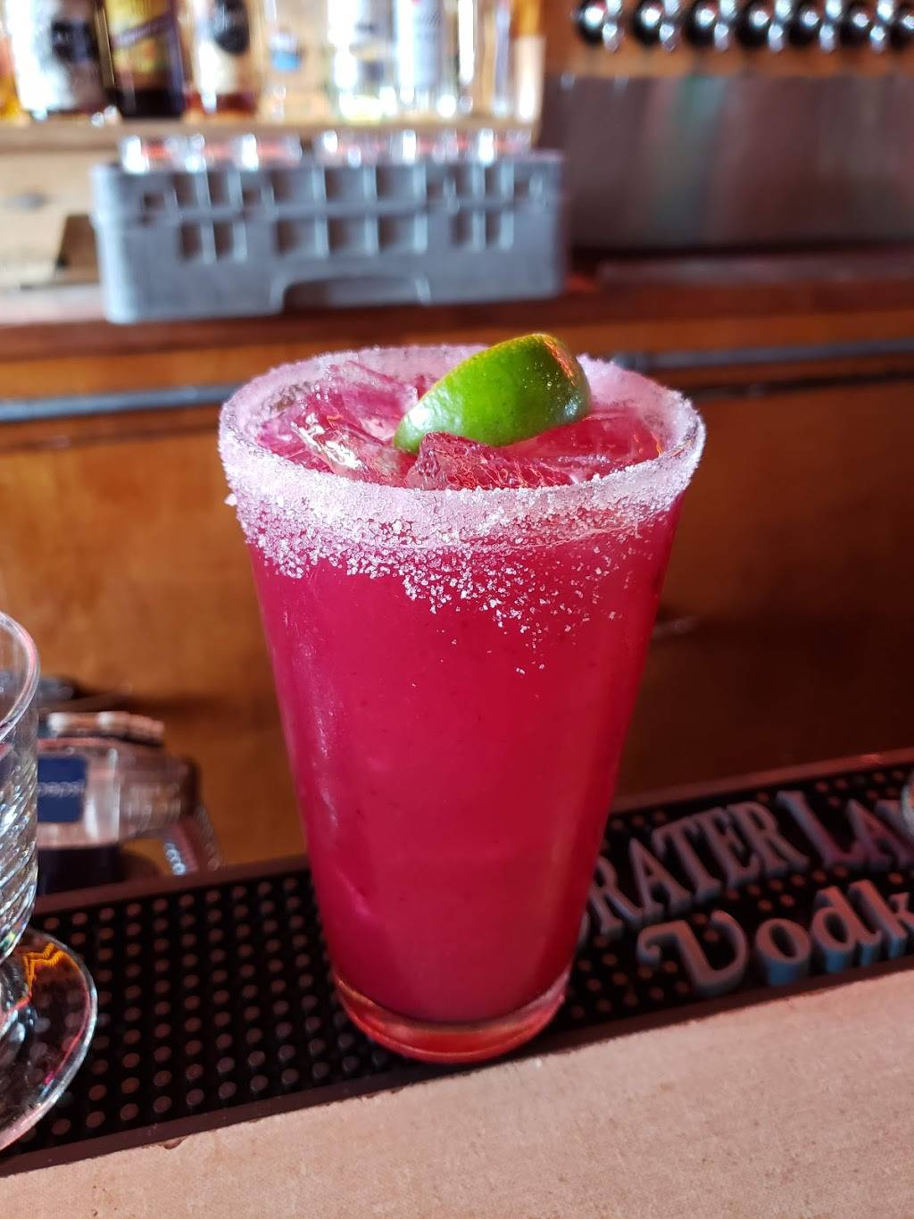 Mock Crest Tavern | restaurant | 3435 N Lombard St, Portland, OR 97217, USA | 5032835014 OR +1 503-283-5014