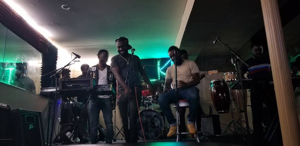 Prestige Caribbean Restaurant | restaurant | 127 Hempstead Turnpike, Elmont, NY 11003, USA | 5163525300 OR +1 516-352-5300