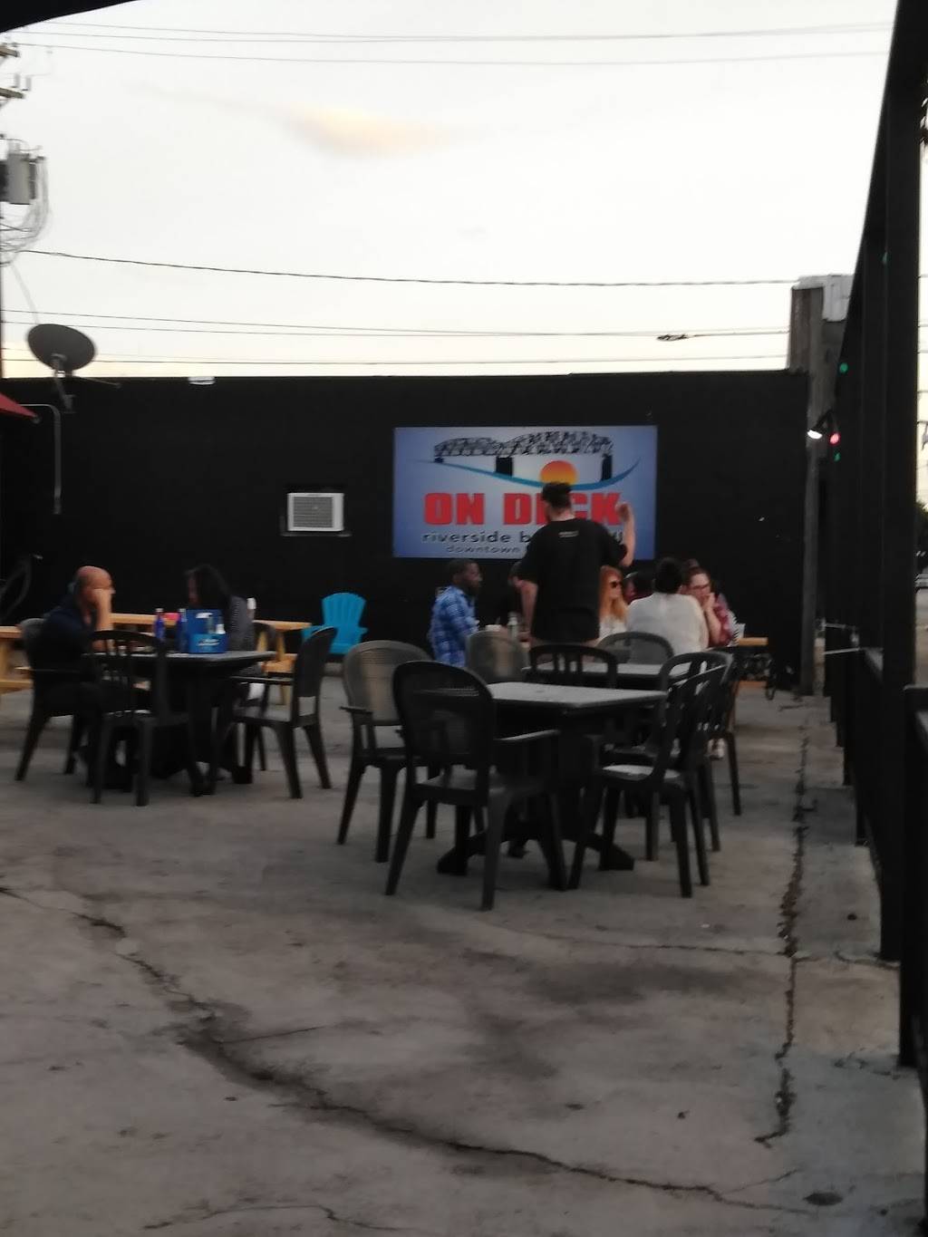 On Deck Bar And Grill | restaurant | 100 2nd St, Henderson, KY 42420, USA | 2708262424 OR +1 270-826-2424