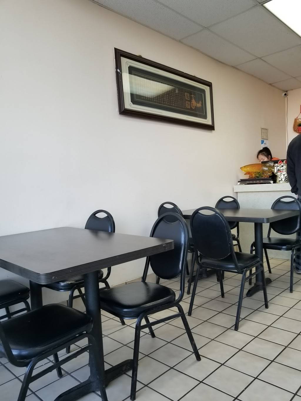 Hong Kong Chop Suey Restaurant | restaurant | 2411 Sycamore Dr, Morris, IL 60450, USA | 8159410889 OR +1 815-941-0889