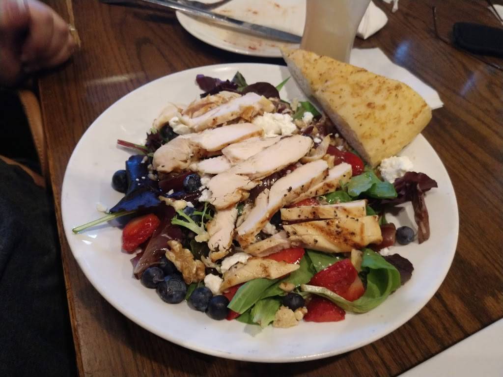 Uno Pizzeria & Grill | restaurant | 20 Centre Dr, Central Valley, NY 10917, USA | 8457836560 OR +1 845-783-6560