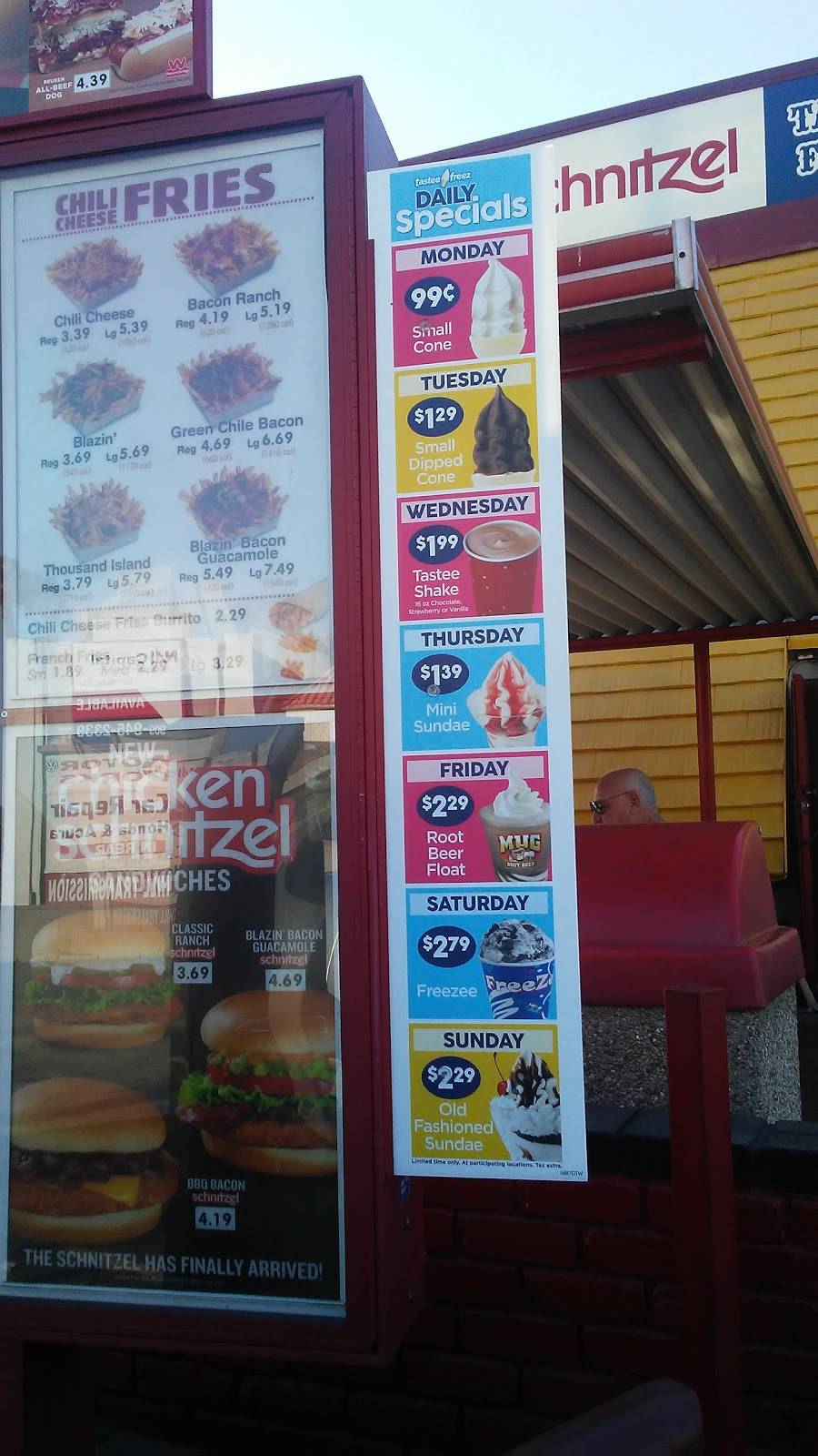 Wienerschnitzel | restaurant | 175 W Foothill Blvd, Pomona, CA 91767, USA | 9095967606 OR +1 909-596-7606