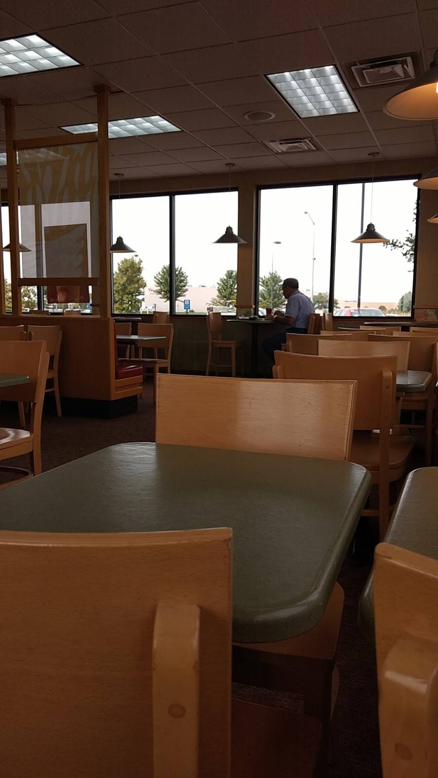 Wendys | restaurant | 27240 Crossroads Pkwy, Rossford, OH 43460, USA | 4198722552 OR +1 419-872-2552