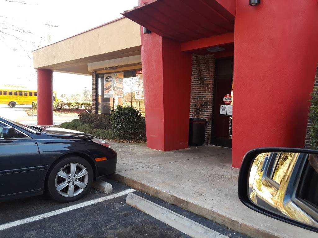Jack in the Box | restaurant | 10525 Mallard Creek Rd, Charlotte, NC 28262, USA | 7045490522 OR +1 704-549-0522