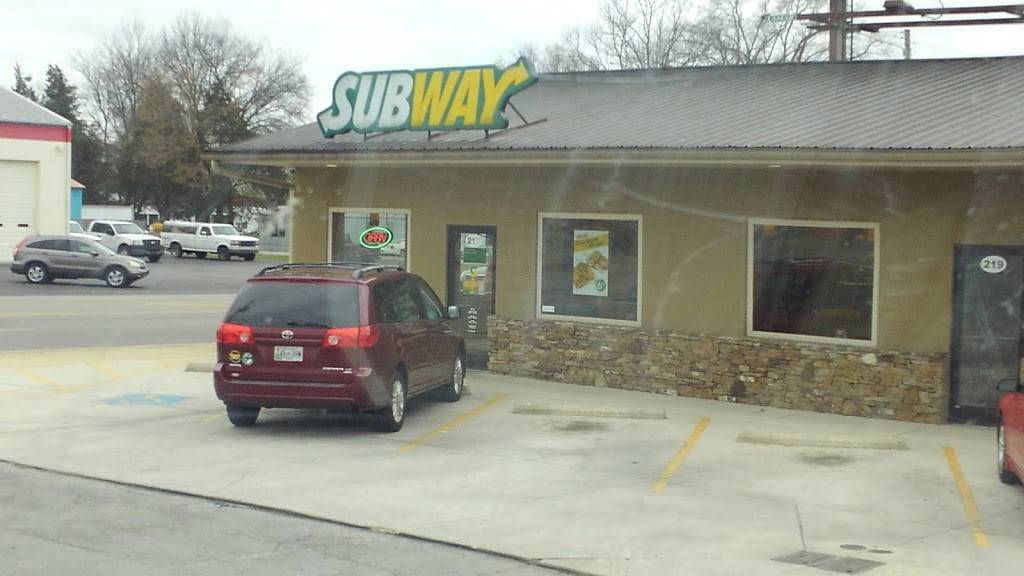 Subway | restaurant | 217 E Carroll St, Tullahoma, TN 37388, USA | 9314556525 OR +1 931-455-6525