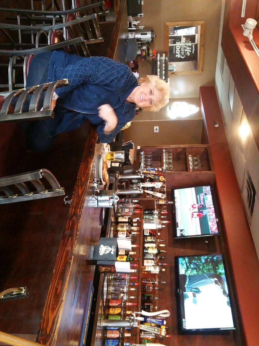 Fat Willys Family Sports Grill | restaurant | 2250 S Buttercup, Mesa, AZ 85209, USA | 4803540202 OR +1 480-354-0202