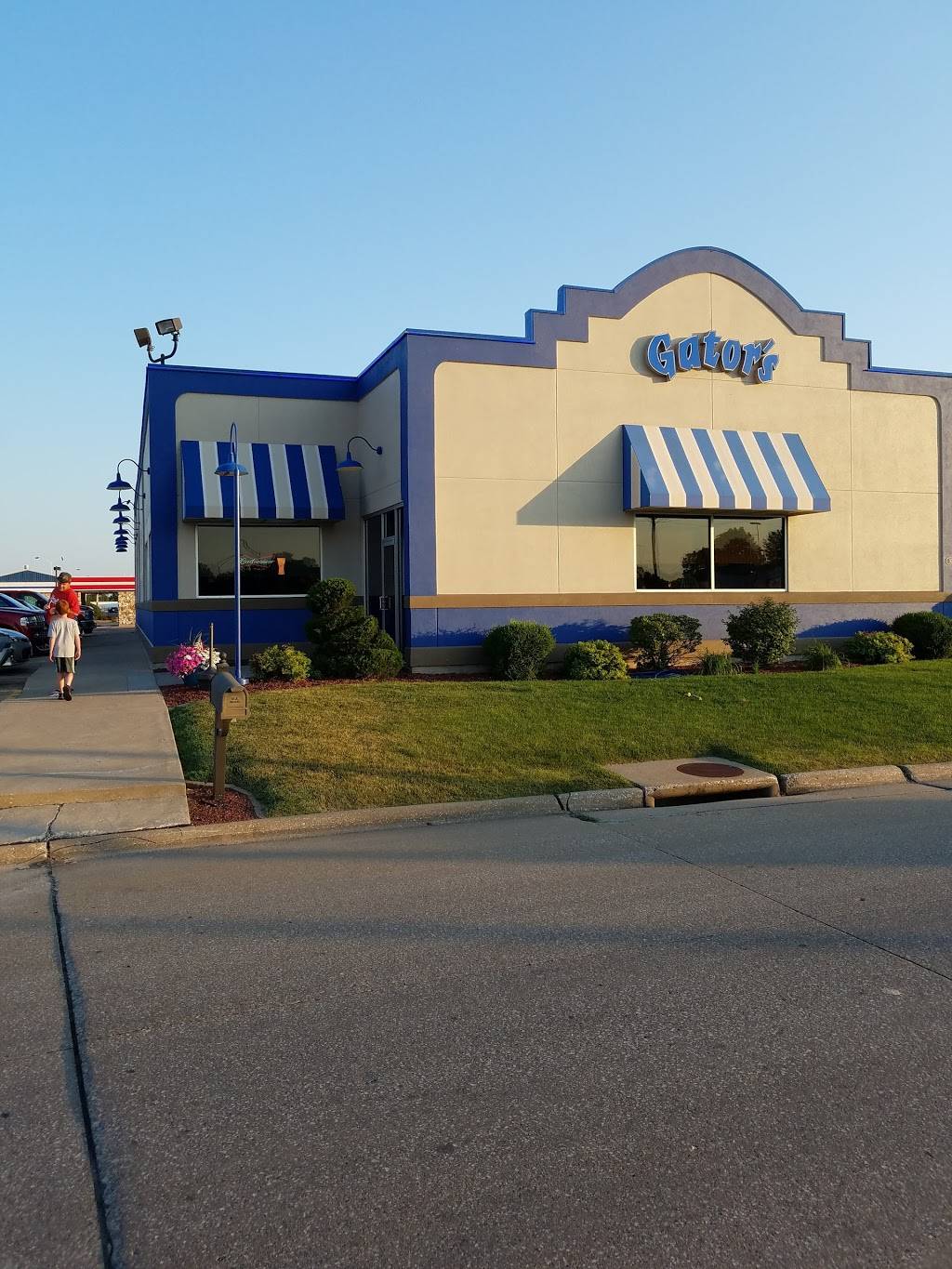 Gators Grill & Spirits | restaurant | 3313 E Agency St, Burlington, IA 52601, USA | 3197532534 OR +1 319-753-2534