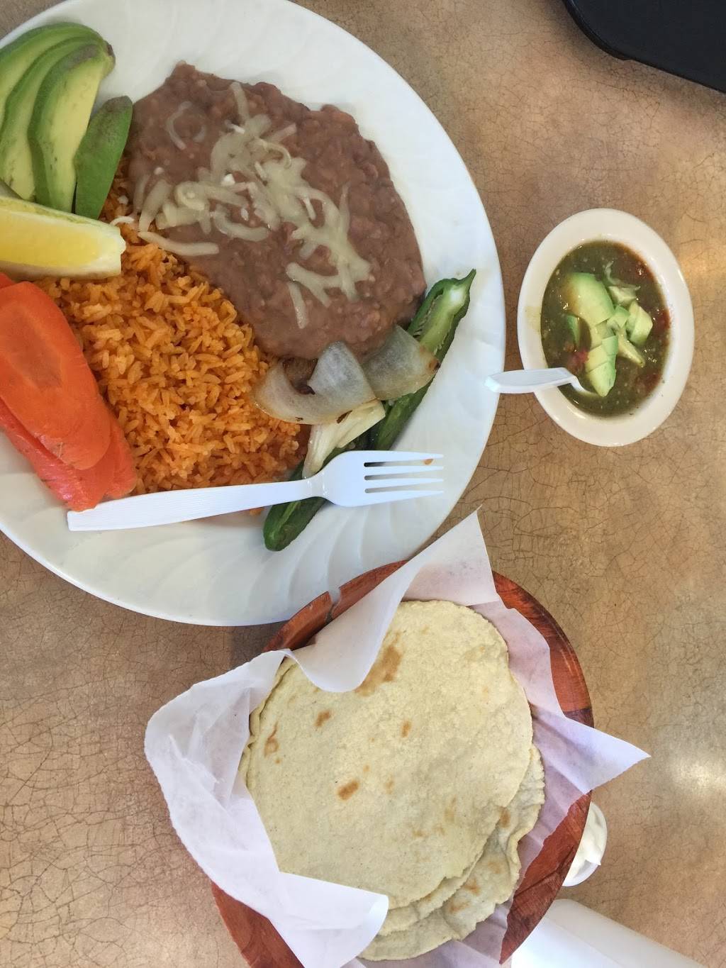 Tacos El Grullense | restaurant | 104 El Camino Real, Greenfield, CA 93927, USA | 8316745841 OR +1 831-674-5841