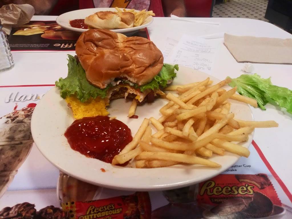 Steak n Shake | restaurant | 80 Homer M Adams Pkwy, Alton, IL 62002, USA | 6182080571 OR +1 618-208-0571