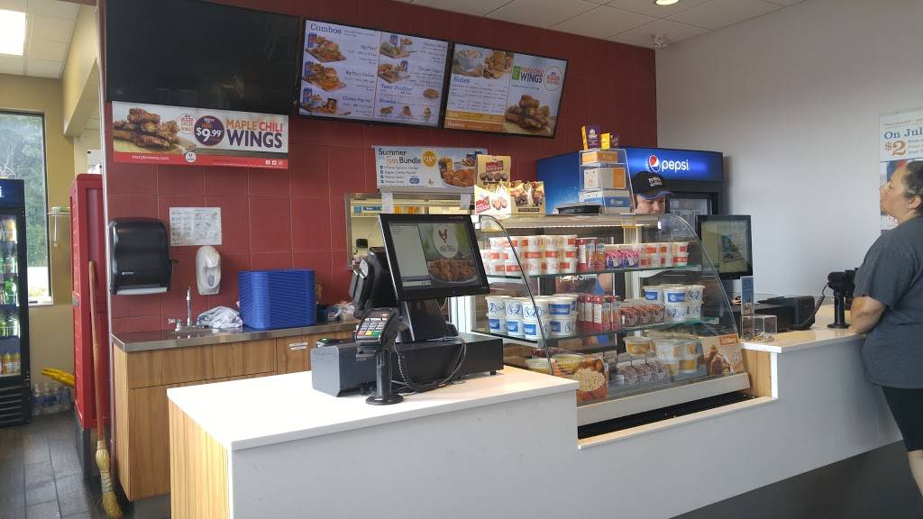 Mary Browns Chicken & Taters | restaurant | Forest Glen Shopping Centre, 700 Strasburg Rd, Kitchener, ON N2E 2M2, Canada | 5197444500 OR +1 519-744-4500