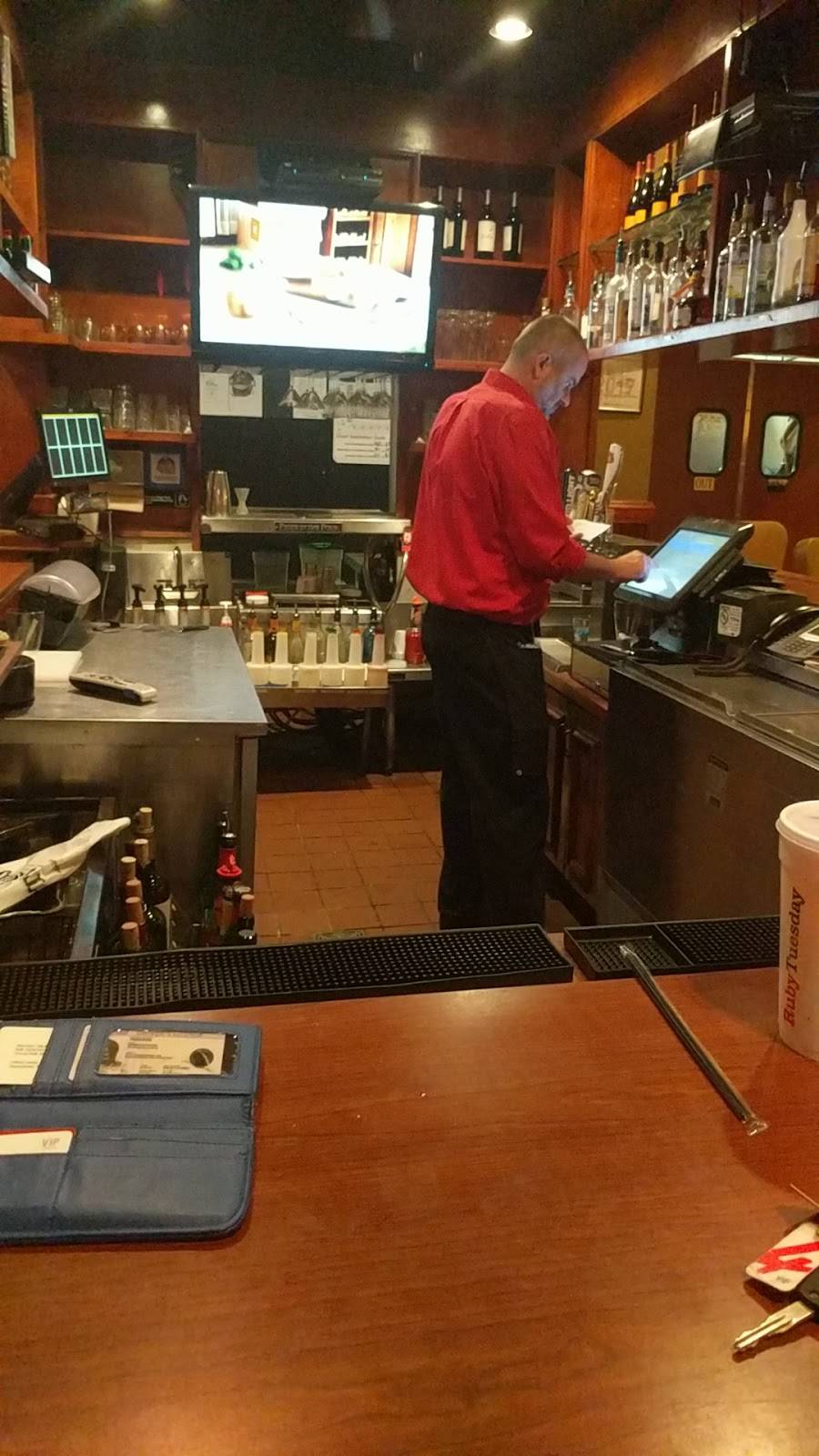 Ruby Tuesday | restaurant | 6601 S Van Dorn St, Alexandria, VA 22315, USA | 7039215006 OR +1 703-921-5006