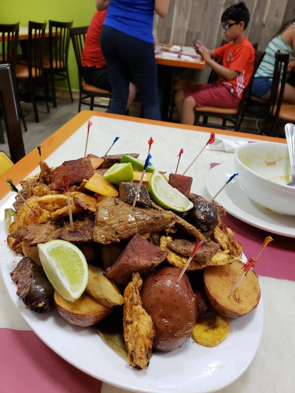 Mi Colombia | restaurant | 140 Elmora Ave, Elizabeth, NJ 07202, USA | 9083549337 OR +1 908-354-9337