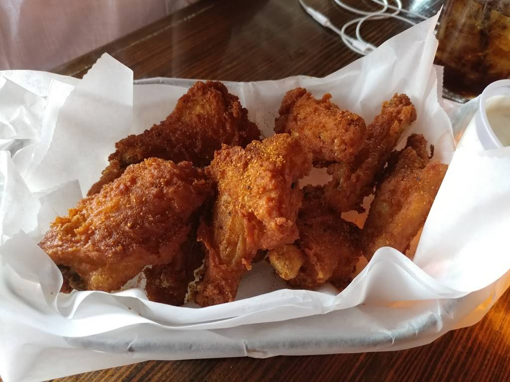 F. OMahonys | restaurant | 3701 N Broadway, Chicago, IL 60613, USA | 7735490226 OR +1 773-549-0226