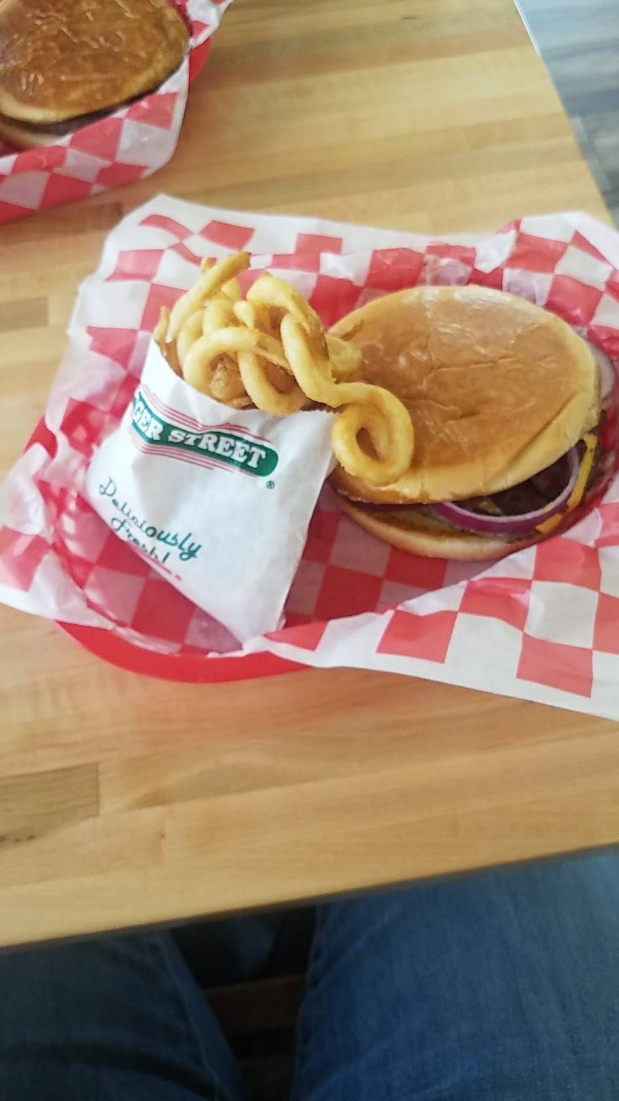 Burger Street | restaurant | 5809 Office Park Dr, Arlington, TX 76016, USA | 8175610999 OR +1 817-561-0999