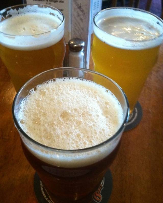 Hilltop Ale House | restaurant | 2129 Queen Anne Ave N, Seattle, WA 98109, USA | 2062853877 OR +1 206-285-3877