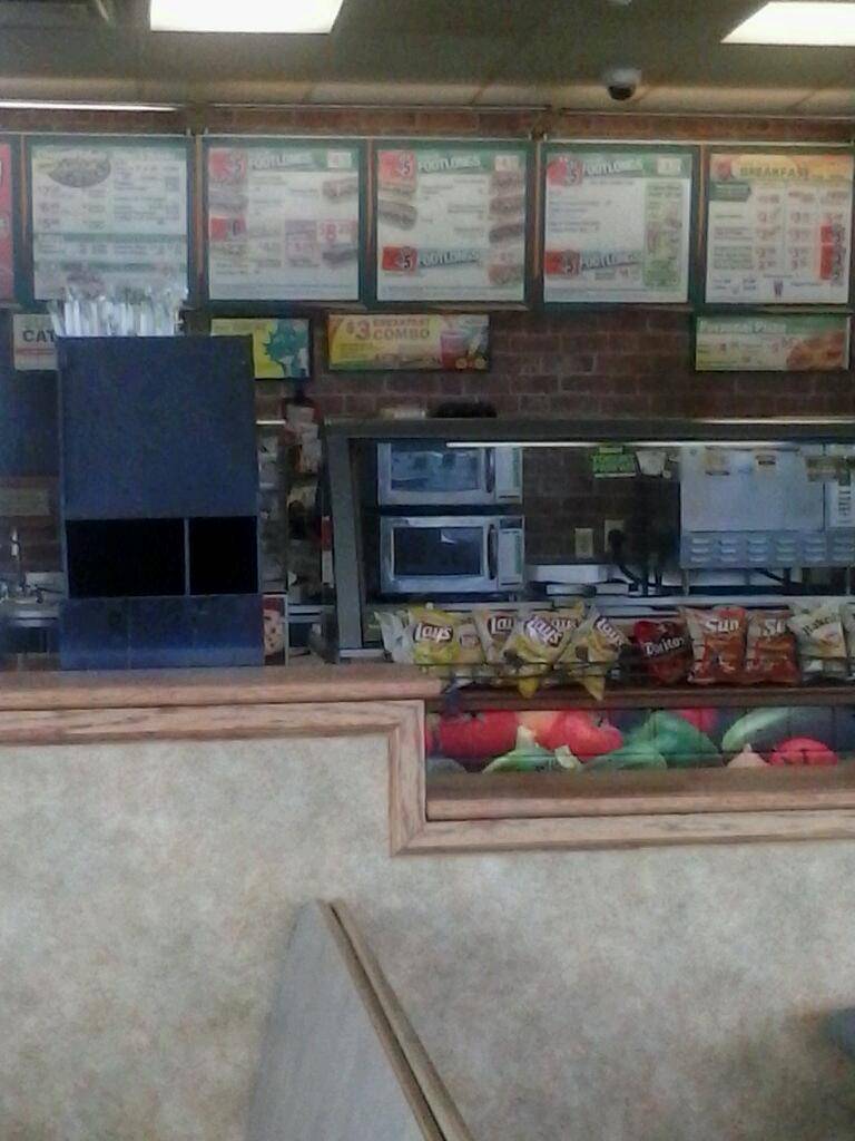 Subway | restaurant | 2693 Brodhead Rd, Aliquippa, PA 15001, USA | 7243758090 OR +1 724-375-8090