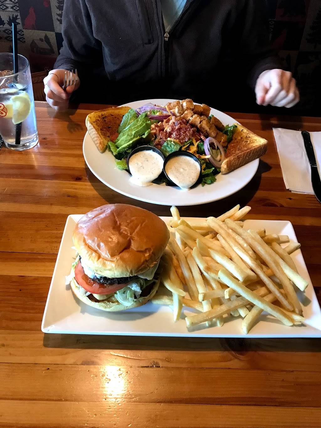 Bobs Burgers & Brew | restaurant | 819 Cherry St, Sumas, WA 98295, USA | 3609884483 OR +1 360-988-4483