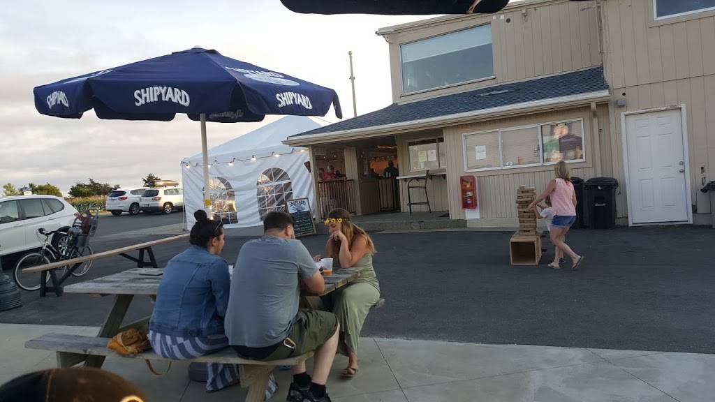 Off the Hook Bar & Grill | restaurant | 56 Goulart Memorial Dr, Fairhaven, MA 02719, USA | 5089930021 OR +1 508-993-0021