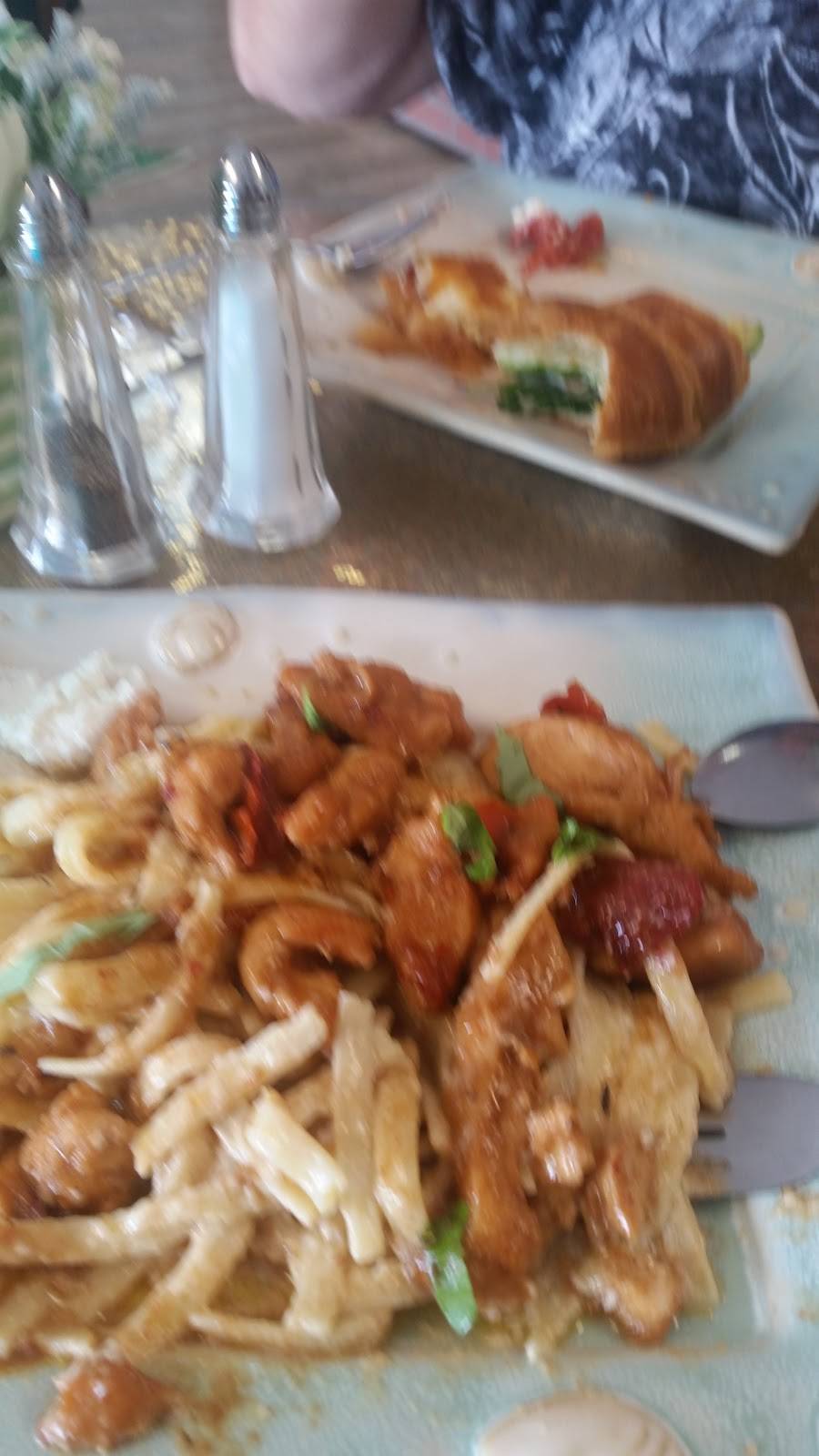 The Stuffed Mushroom Kitchen & Catering | restaurant | 2000 Strickland Dr, Orange, TX 77630, USA | 4096703144 OR +1 409-670-3144