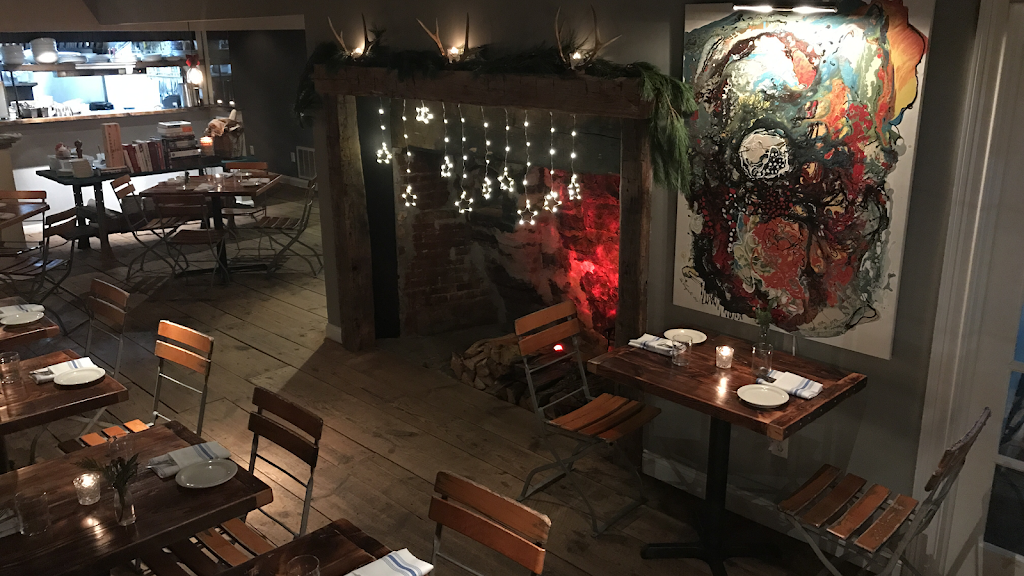 Lucas Local Oyster Bar | restaurant | 48 S Main St, Newtown, CT 06470, USA | 2034912992 OR +1 203-491-2992