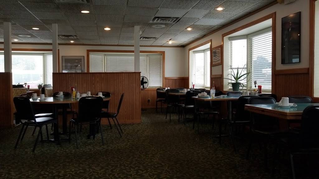 Daphnes Family Restaurant | restaurant | 720 Woodlawn Rd, Lincoln, IL 62656, USA | 2177351699 OR +1 217-735-1699