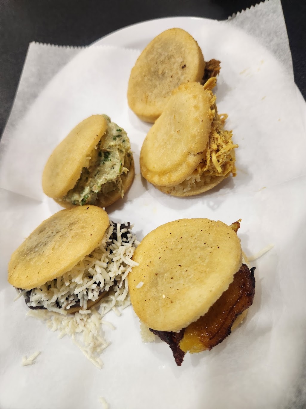 Issas Venezuelan Restaurant | restaurant | 207 S Main St, Bartlett, IL 60103, USA | 6308552321 OR +1 630-855-2321