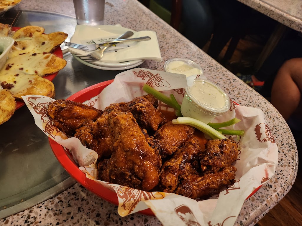 Track One | restaurant | 1330 Buffalo Soldier Rd, El Paso, TX 79925, USA | 9157792170 OR +1 915-779-2170