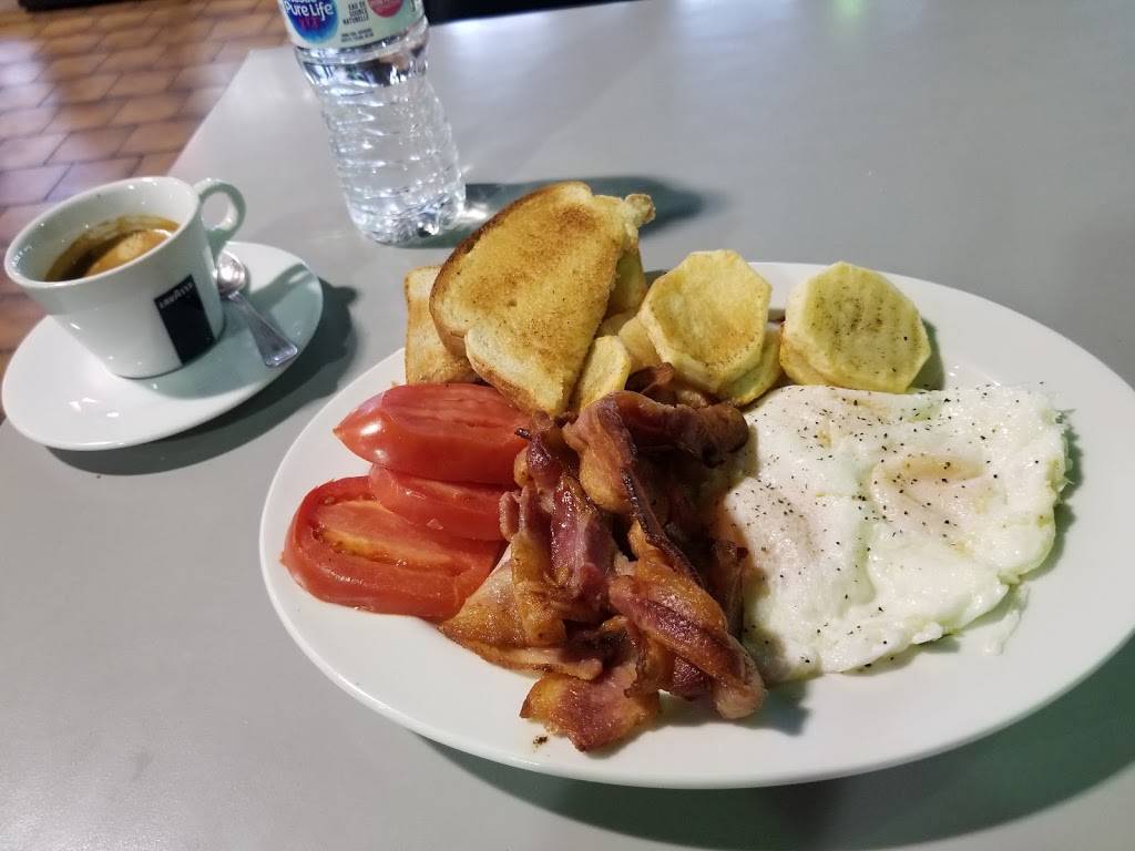 Junnios Italian Restaurant | restaurant | 40 Bradwick Dr, Concord, ON L4K 3N7, Canada | 9056696089 OR +1 905-669-6089