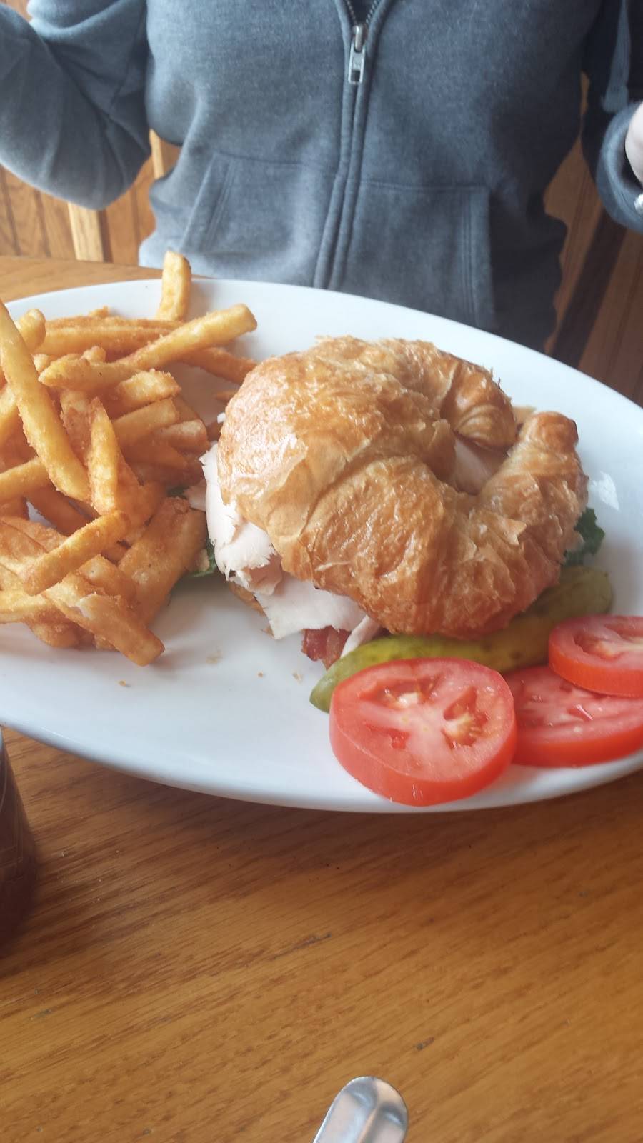 Canal Port | restaurant | 148 Mill St, North Utica, IL 61373, USA | 8156673010 OR +1 815-667-3010