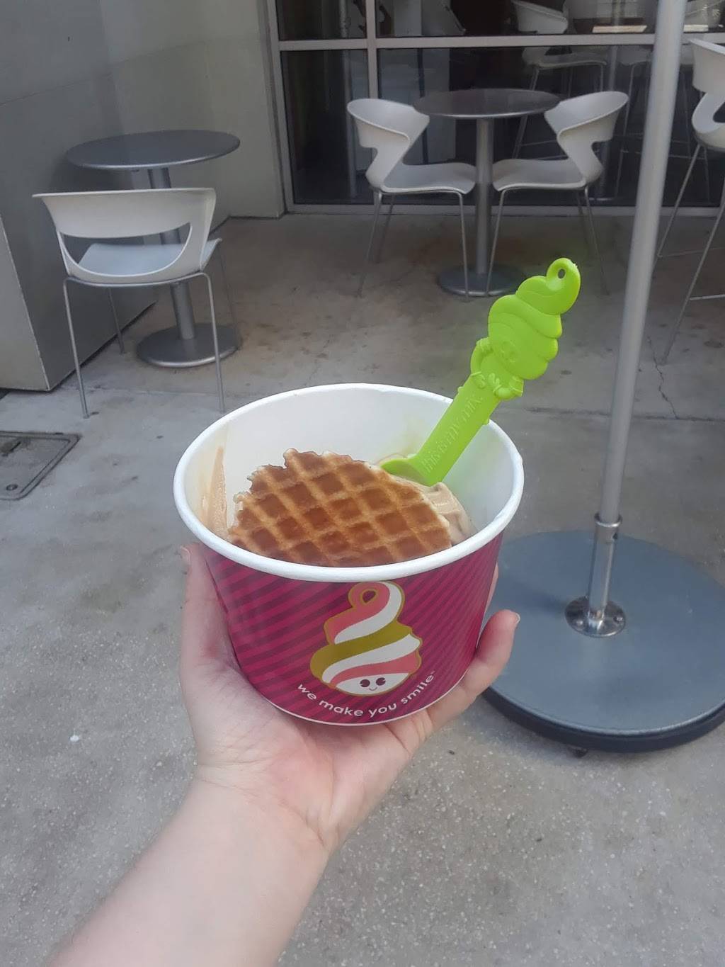 Menchies Frozen Yogurt | bakery | 404 E Central Blvd, Orlando, FL 32801, USA | 4074402843 OR +1 407-440-2843