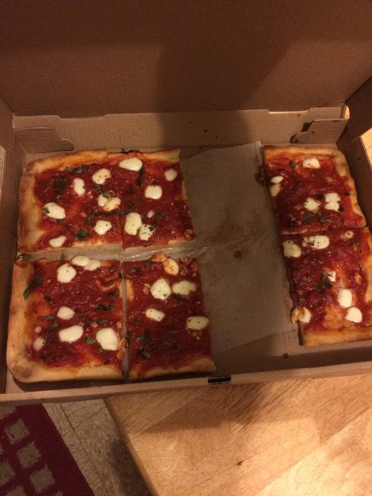 Paveses | restaurant | 86 Vineyard Ave, Highland, NY 12528, USA | 8456918446 OR +1 845-691-8446