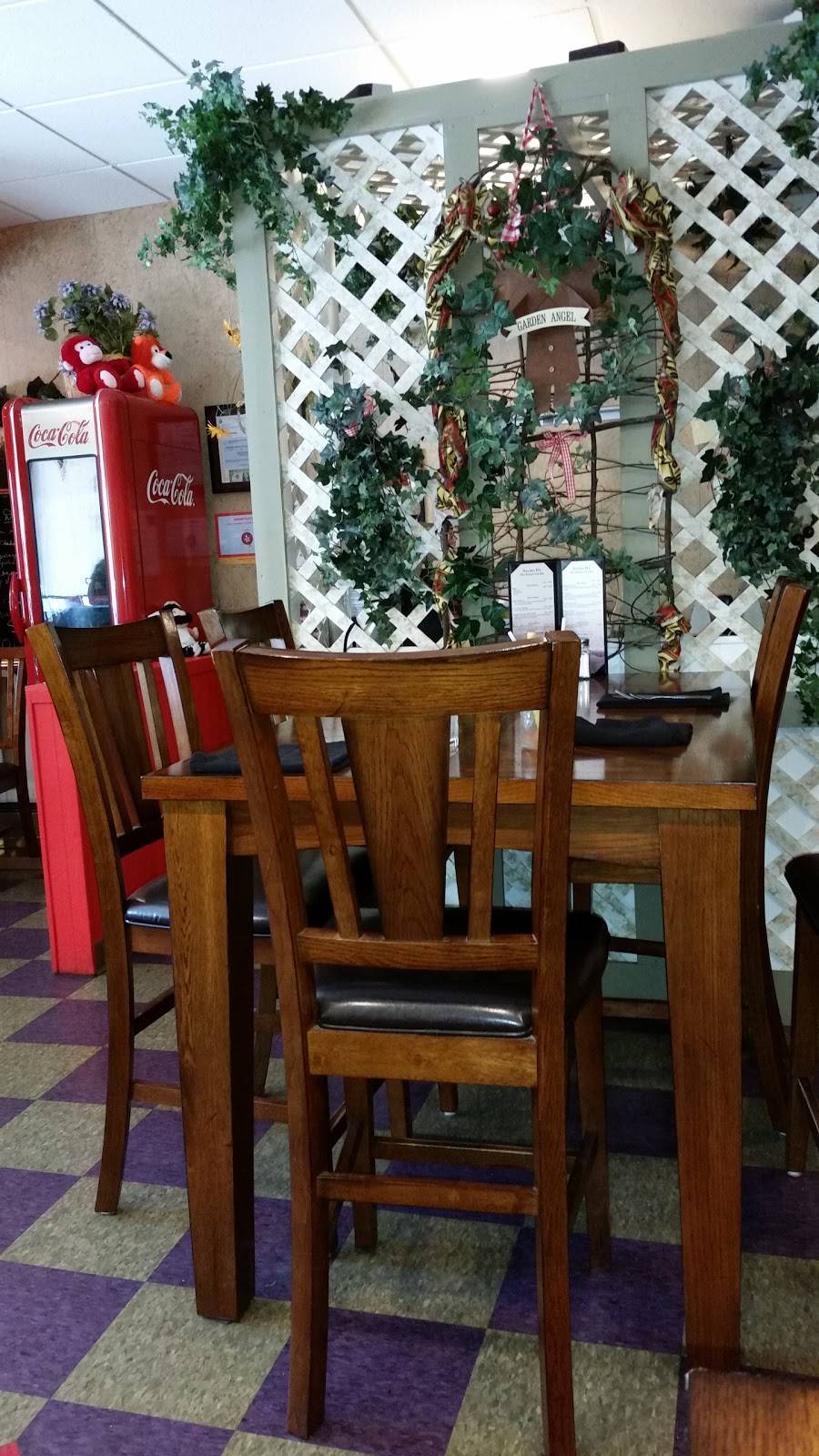 Sandra Ds Italian Garden | restaurant | 1330 Main St, Auburn, IN 46706, USA | 2609277282 OR +1 260-927-7282