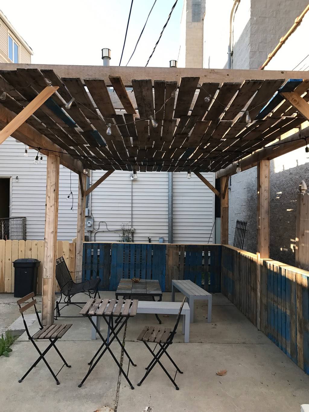 Hungry Brain | restaurant | 2319 W Belmont Ave, Chicago, IL 60618, USA | 7736878230 OR +1 773-687-8230