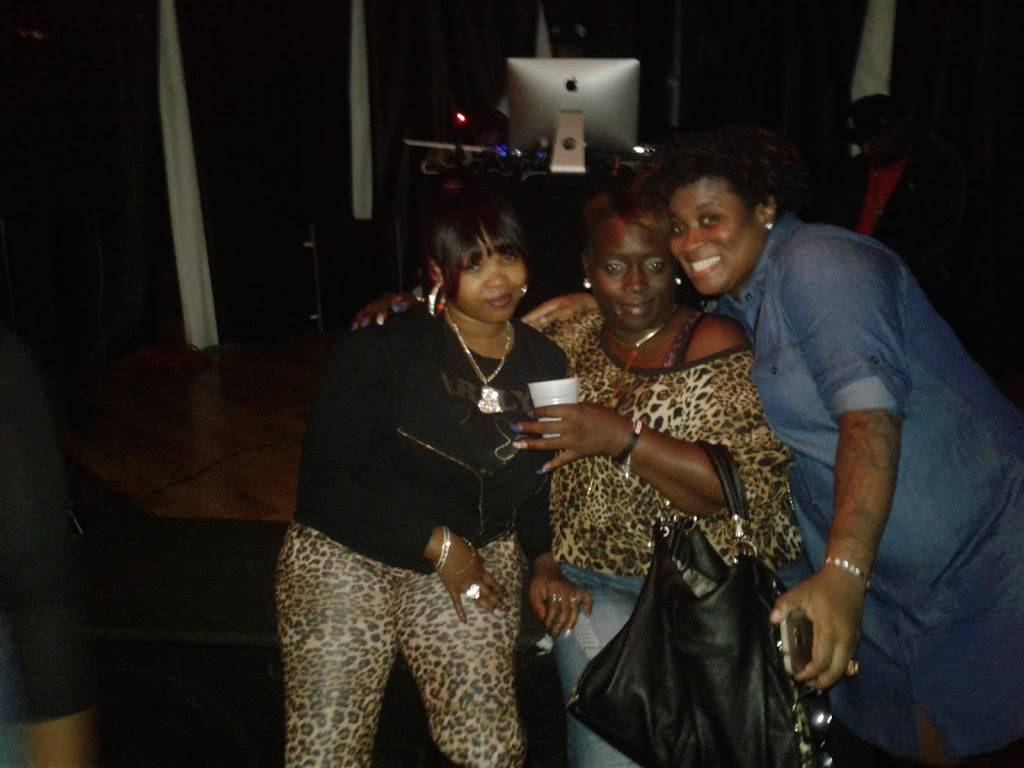 Stardust Lounge | restaurant | 3736 Inkster Rd, Inkster, MI 48141, USA | 3132773810 OR +1 313-277-3810