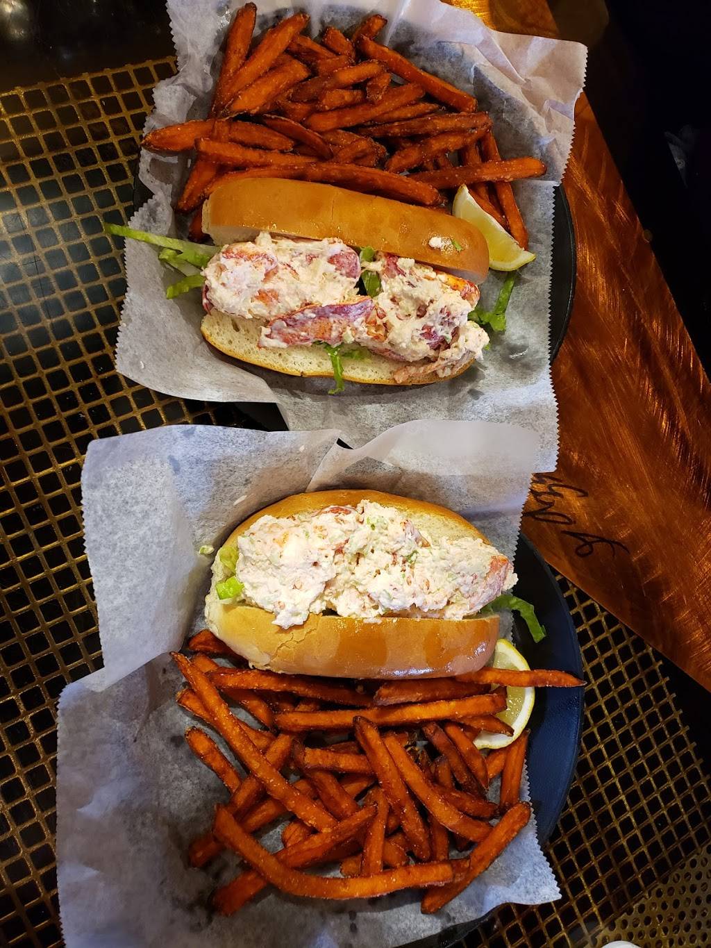 Brew City Grill & Brew House | restaurant | 104 Shrewsbury St, Worcester, MA 01604, USA | 5087523862 OR +1 508-752-3862