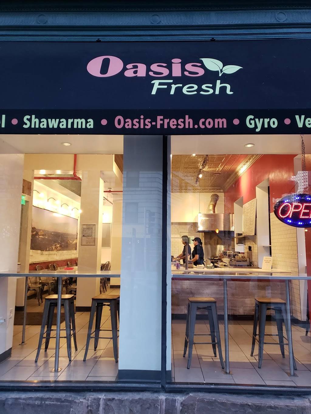 Oasis Fresh | restaurant | 500 W Diversey Pkwy, Chicago, IL 60614, USA | 7736665090 OR +1 773-666-5090