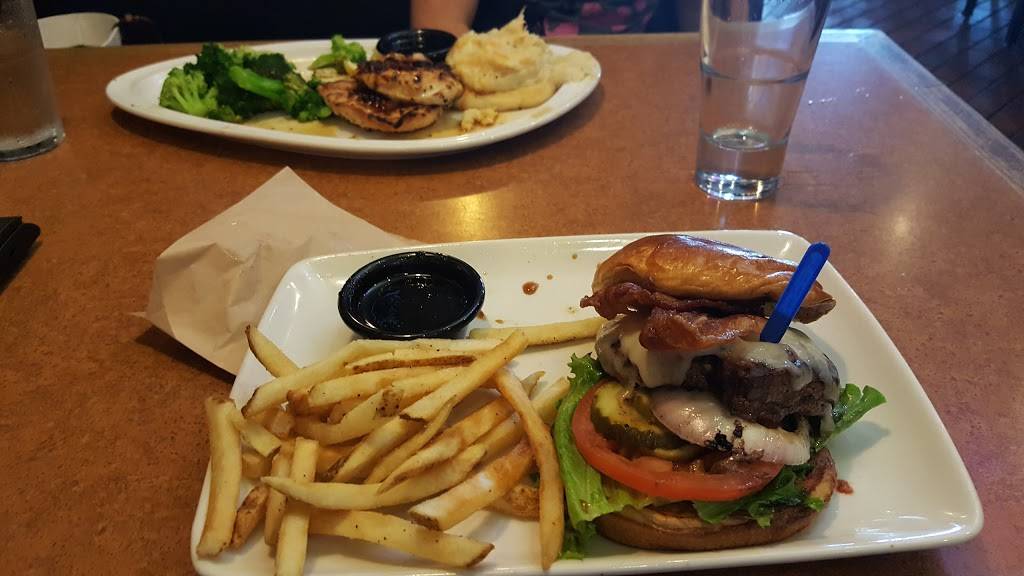 TGI Fridays | restaurant | 5933 Caravan Ct, Orlando, FL 32819, USA | 4079030338 OR +1 407-903-0338