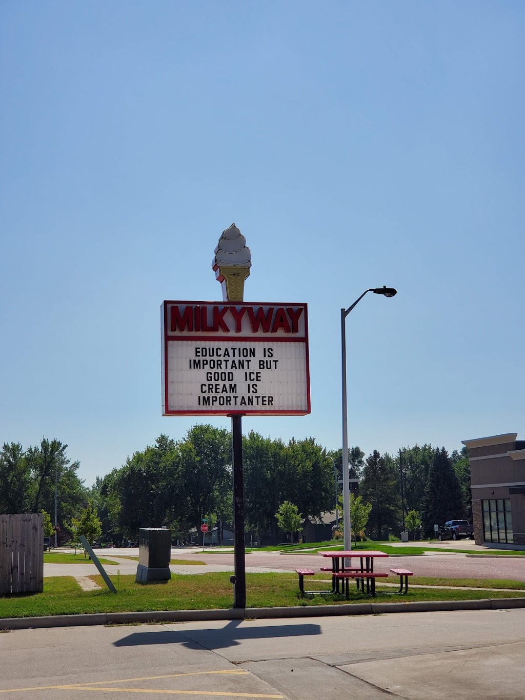 B & G Milkyway | restaurant | 124 E Annabelle St, Brandon, SD 57005, USA | 6055826776 OR +1 605-582-6776