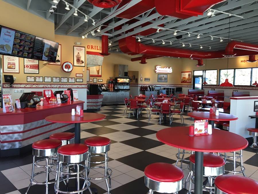 Freddys Frozen Custard & Steakburgers | restaurant | 2711 S 48th St, Lincoln, NE 68506, USA | 4022614277 OR +1 402-261-4277