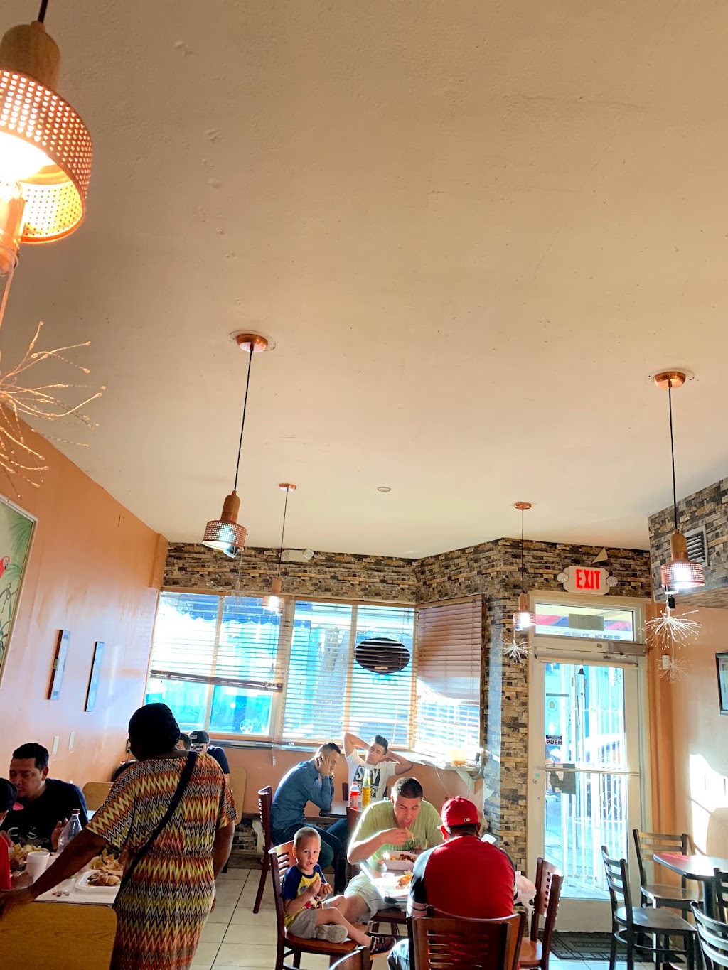 Chicken House #2 | restaurant | 3203 NW 17th Ave, Miami, FL 33142, USA | 3057425417 OR +1 305-742-5417