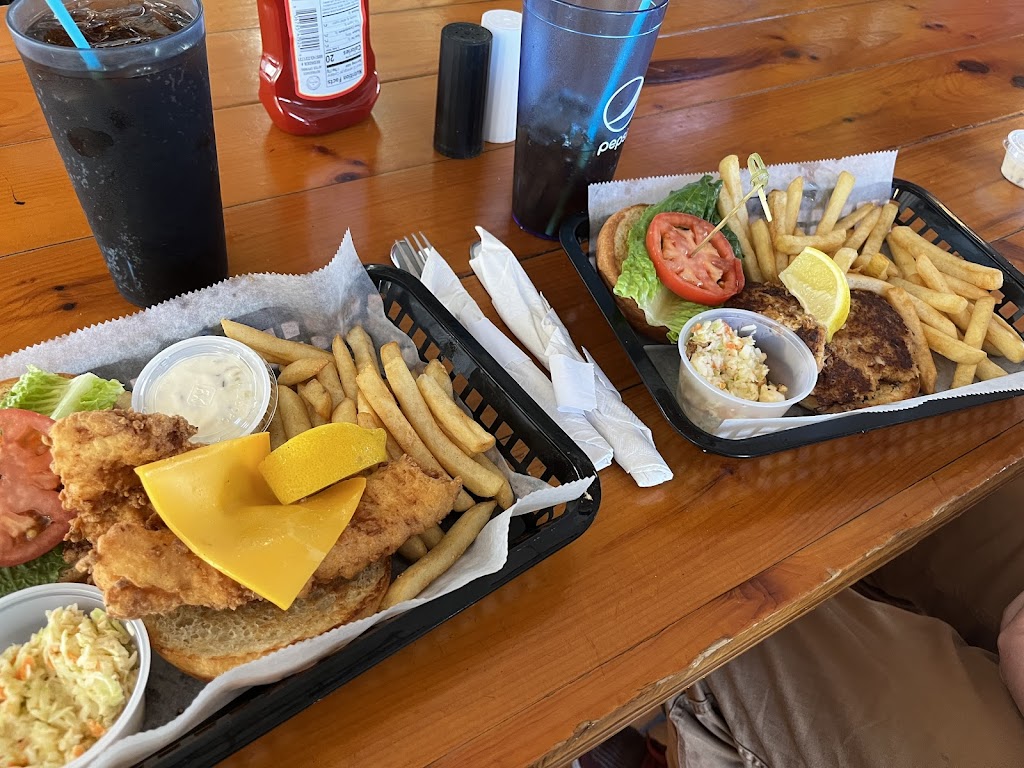 Fisherman’s Wharf Restaurant | restaurant | 69 Johnson St, Lubec, ME 04652, USA | 2077334400 OR +1 207-733-4400