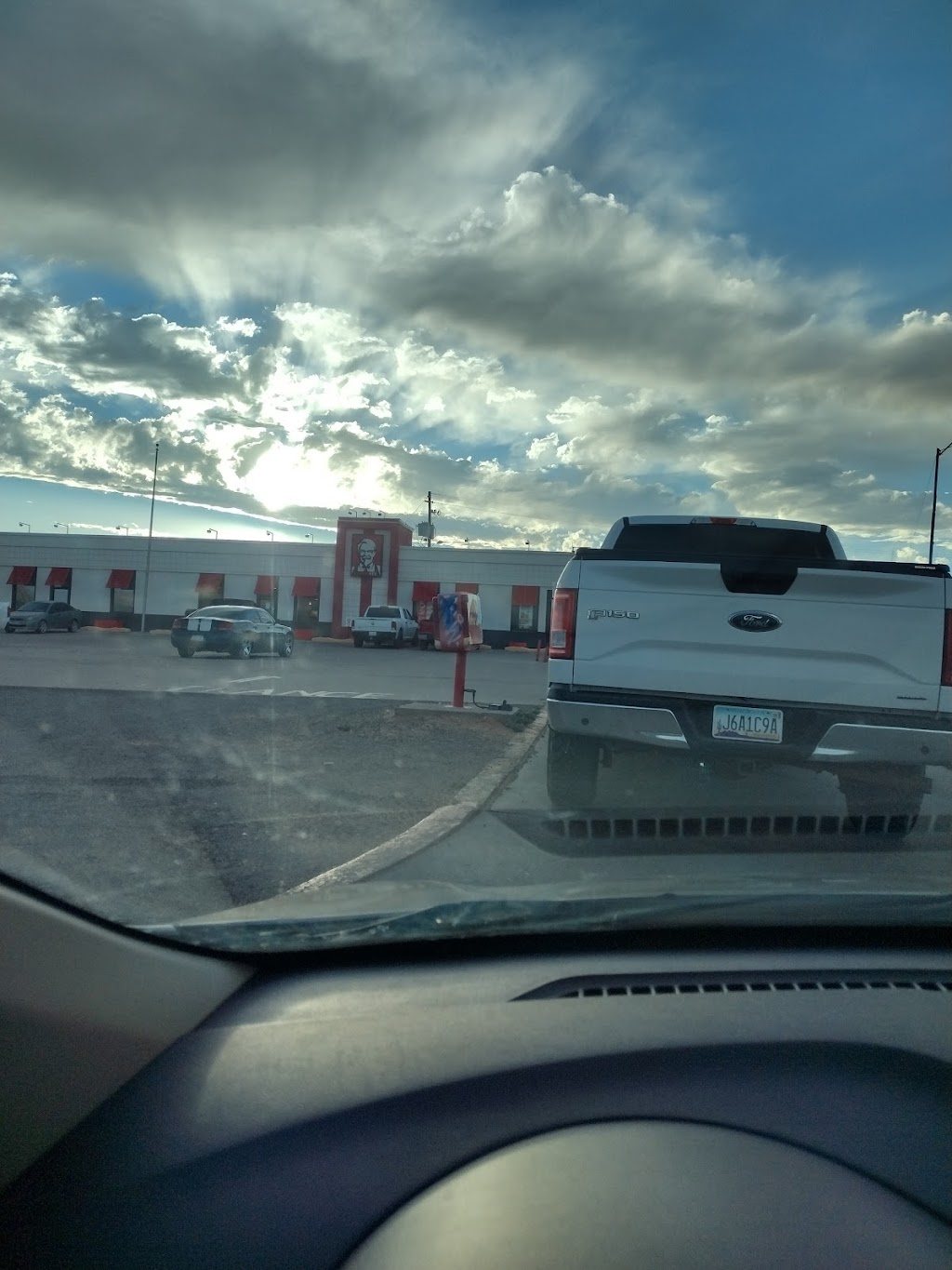 KFC | restaurant | Maloney St, Tuba City, AZ 86045, USA | 9282835119 OR +1 928-283-5119