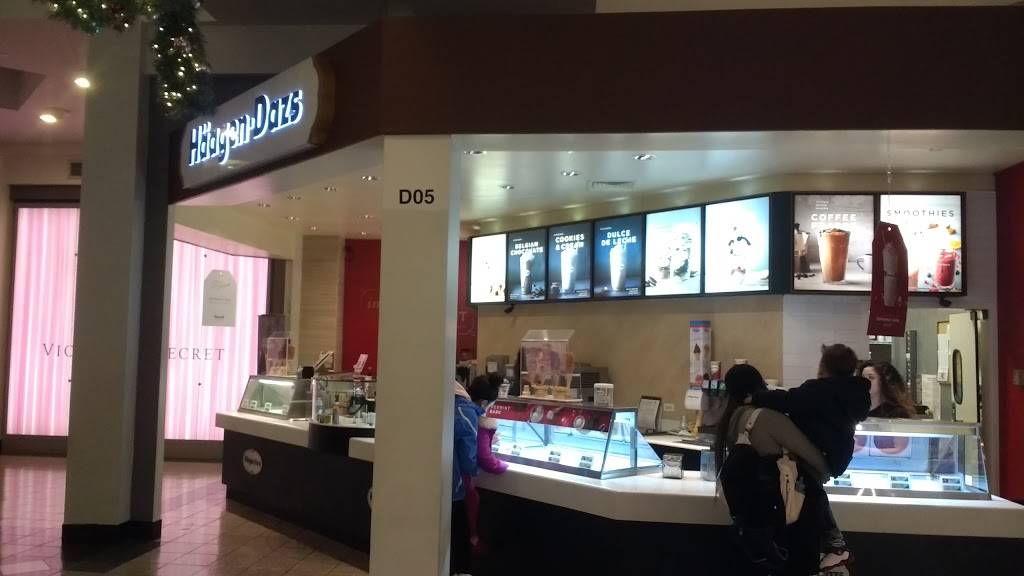 Häagen-Dazs | restaurant | 3333 W Touhy Ave, Lincolnwood, IL 60712, USA | 8476763885 OR +1 847-676-3885