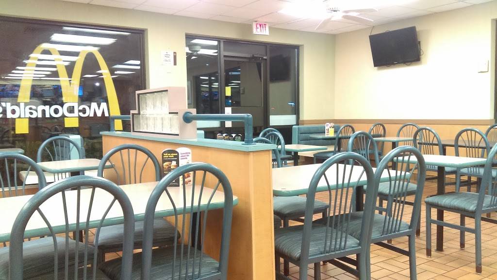McDonalds | cafe | 6239 Richmond Hwy, Alexandria, VA 22303, USA | 7037655857 OR +1 703-765-5857